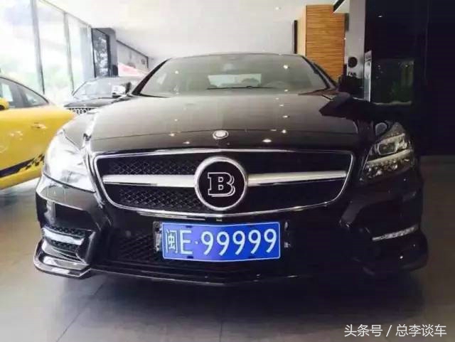 两辆奔驰车牌相同,两辆奔驰一个车牌