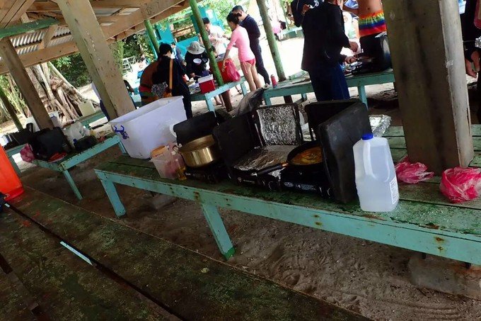 看鲨鱼，玩泥巴，看男人穿婚纱，带你看不一样的帕劳