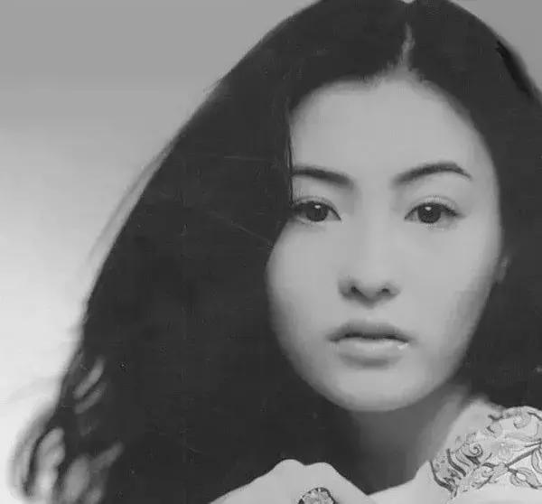 这才是女神，那些淘宝同款网红都弱爆了好嘛