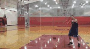 大概只有把韦德绑起来，才能阻止他风骚的步伐