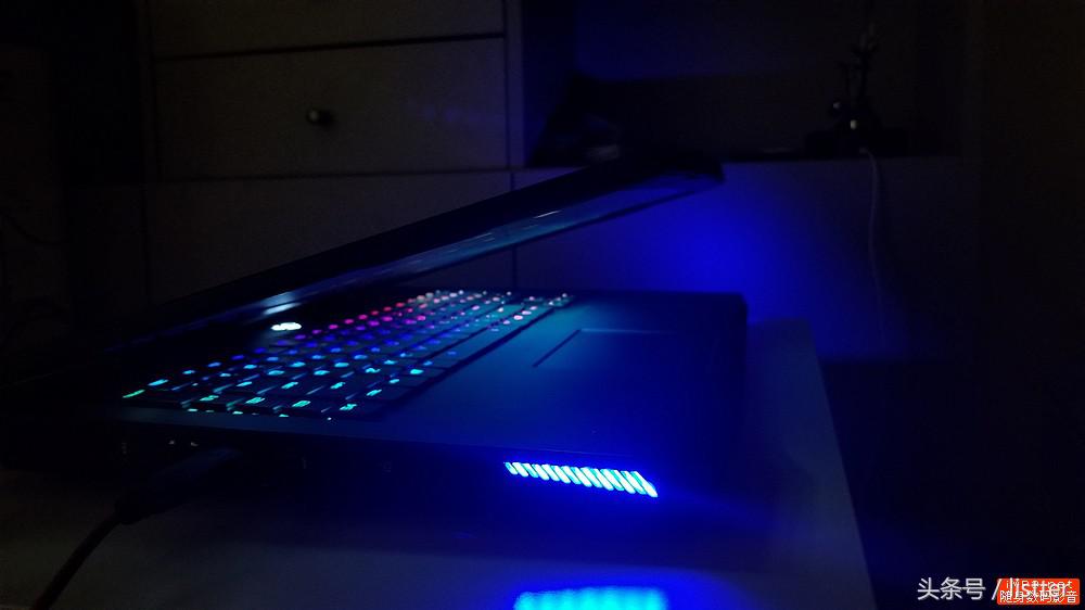 这款IFUNKS游戏本必须关注，性能霸道还自带机械键盘