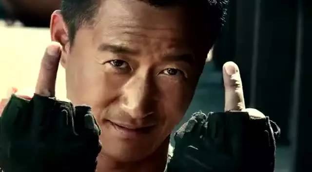 你选燃还是颜?热血硬汉与颜值盛宴的碰撞(这部剧可能从一开始就输了)