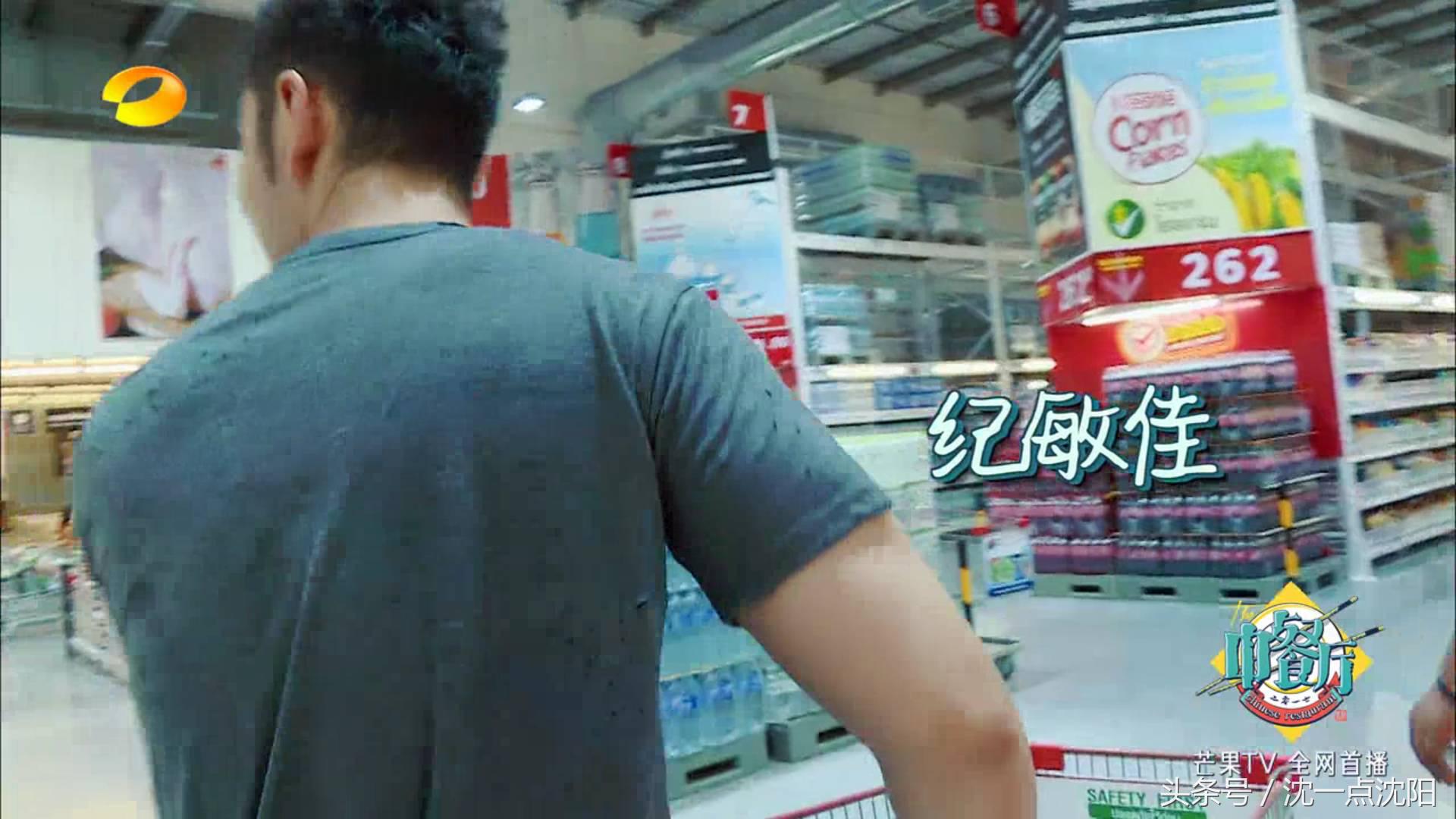 赵薇黄晓明还是在一起了,还开了一家骨骼清奇的中餐厅!