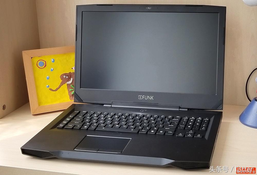 这款IFUNKS游戏本必须关注，性能霸道还自带机械键盘