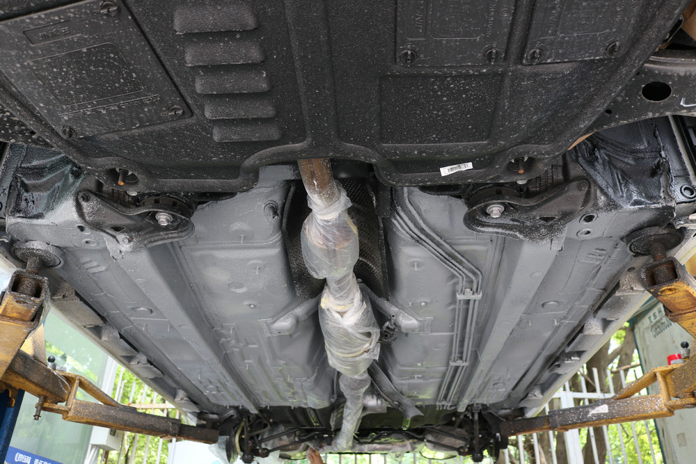 如何选择适合的汽车底盘装甲,底盘装甲和底盘装甲哪个好