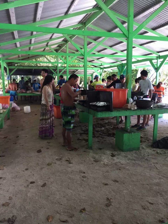 看鲨鱼，玩泥巴，看男人穿婚纱，带你看不一样的帕劳