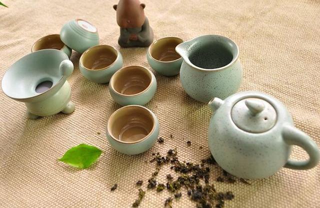 买一套瓷器茶具,买了一套汝窑茶具没有茶漏