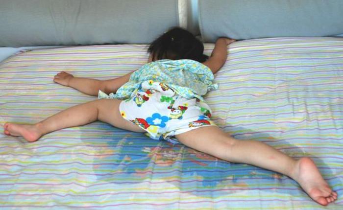 6岁孩子还会尿床该不该打,孩子多大尿床要如何干预