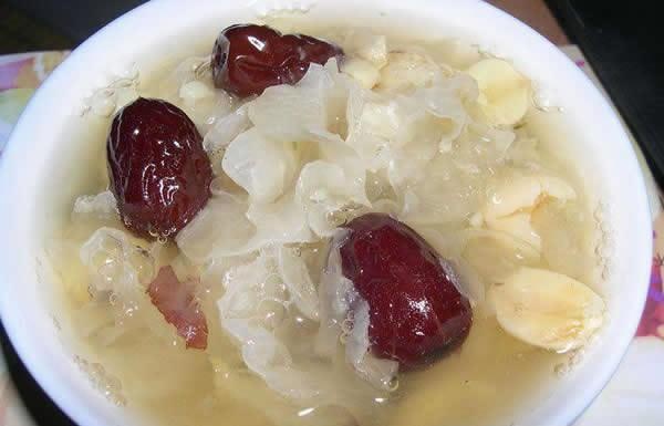 11岁孩子吃冰箱里的食物中毒,小孩食物中毒生病住院