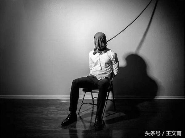 中毒、抑郁、甲基苯丙胺精神病，这些都是吸*毒冰**后的必然结果