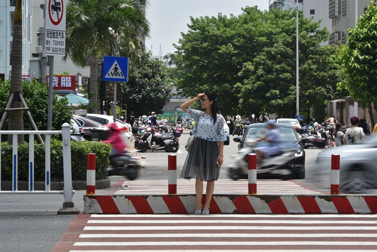 北海不礼让行人不扣分的视频,广西北海礼让行人监测点