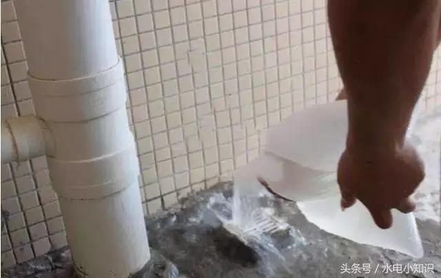 卫生间排水管装修效果图,刚装修卫生间排水管堵塞