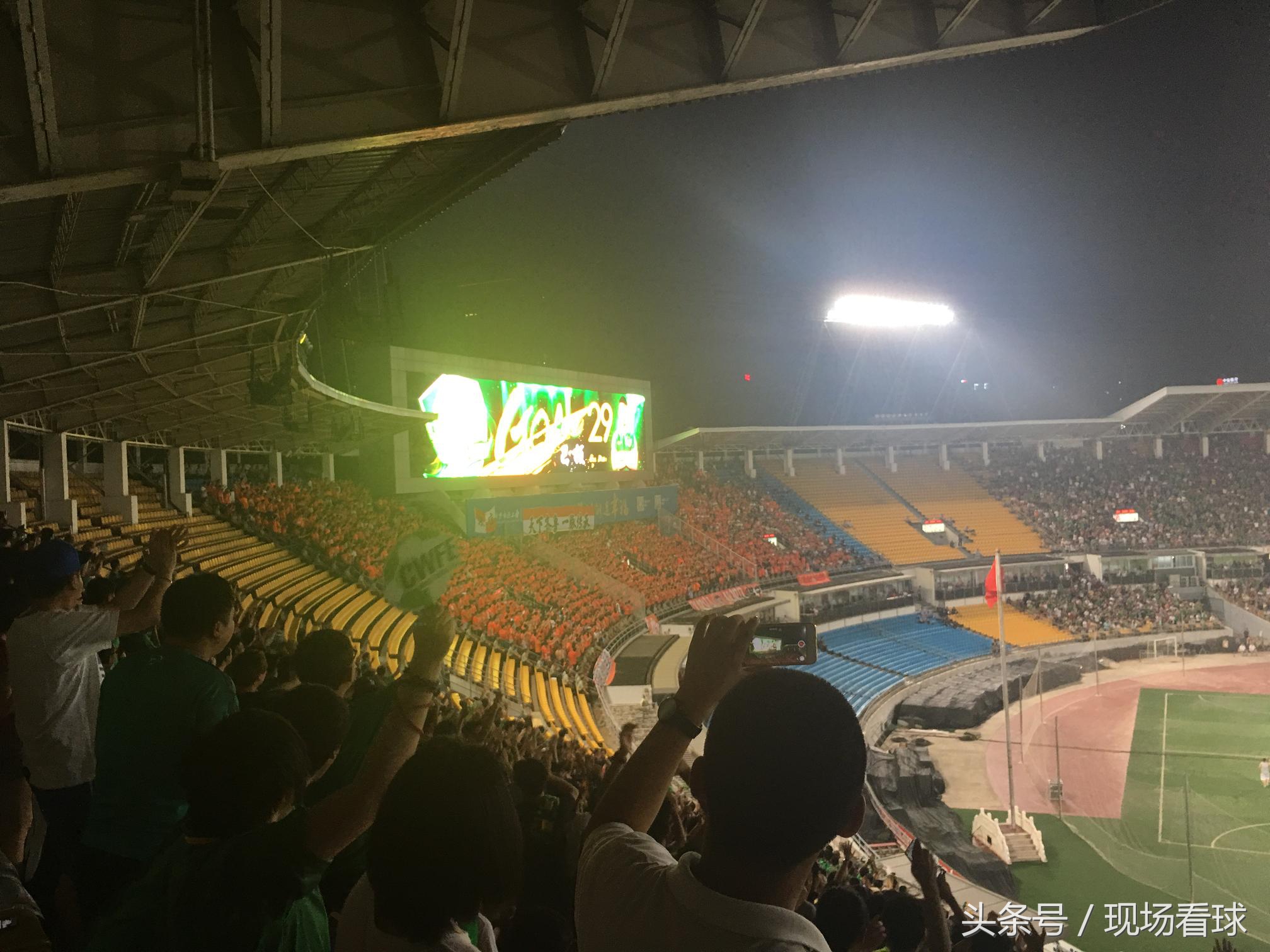 激情星期六:京鲁大战激烈精彩,足球小将厉害可爱!|看球记