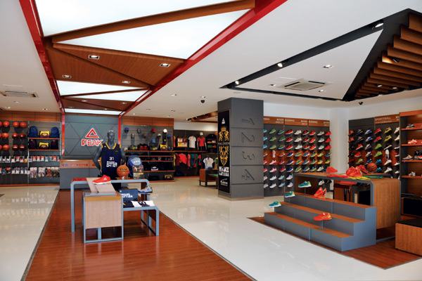 中国服装品牌出海,中国传统服饰走出国门