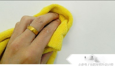 新房铺瓷砖注意事项有哪些,瓷砖表面要粘东西什么胶水最牢固