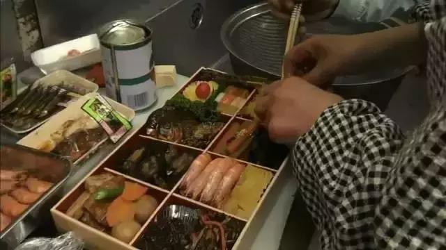 GJSAY光晶说：欠债8000万，老夫妻开一家小超市，年赚7