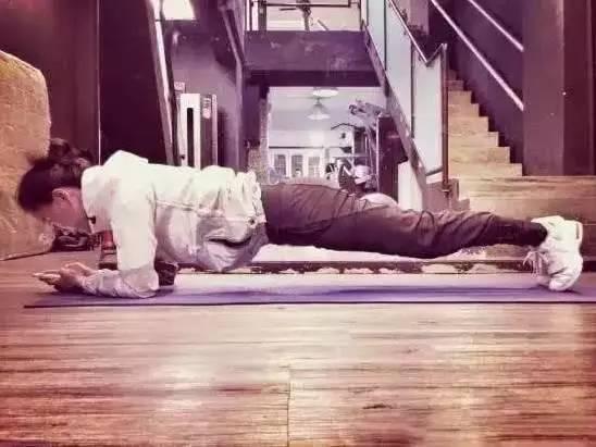 每天做1分钟平板支撑会怎么样,坚持做一个月平板支撑会怎么样