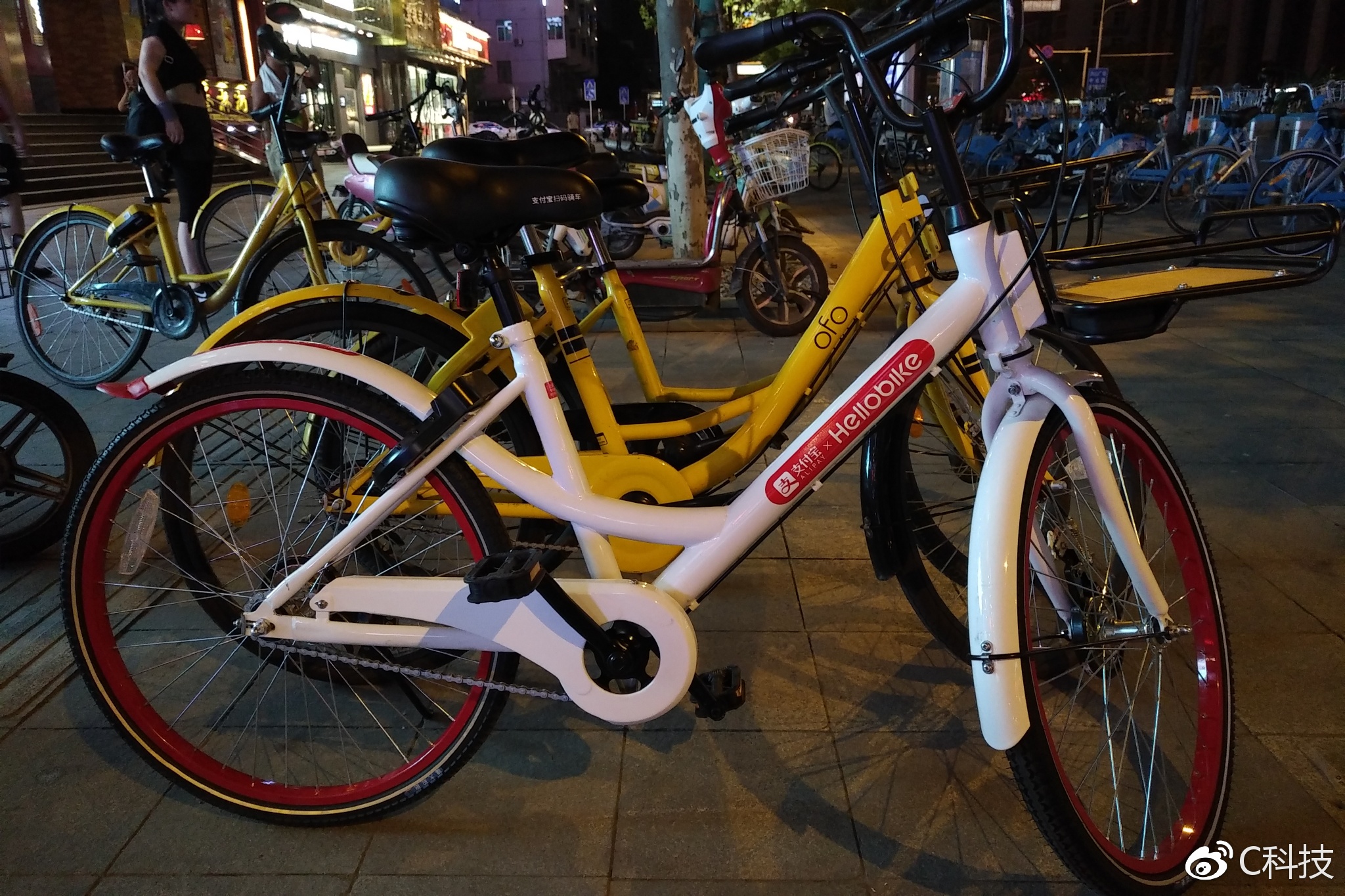 黑莓keyone国行版正式发布,全键盘真情怀黑莓keyone上手体验