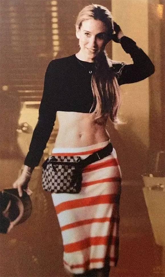 你花1000块买的包，背上却像卖菜的