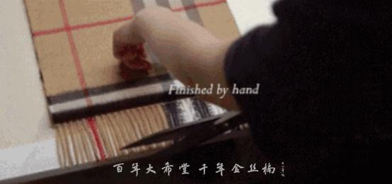 天气冷了围上围巾,围巾围住的是什么