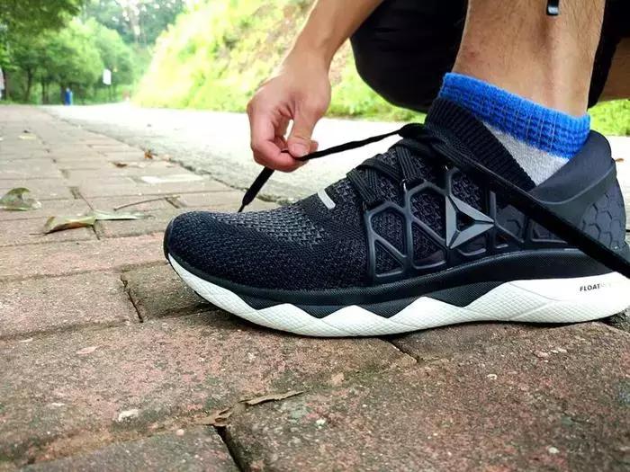 reebok什么跑鞋最好,䨻科技跑鞋踩开有多爽