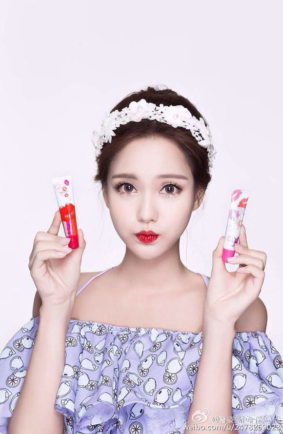 严智恩红裙,严智恩奢侈代言图片