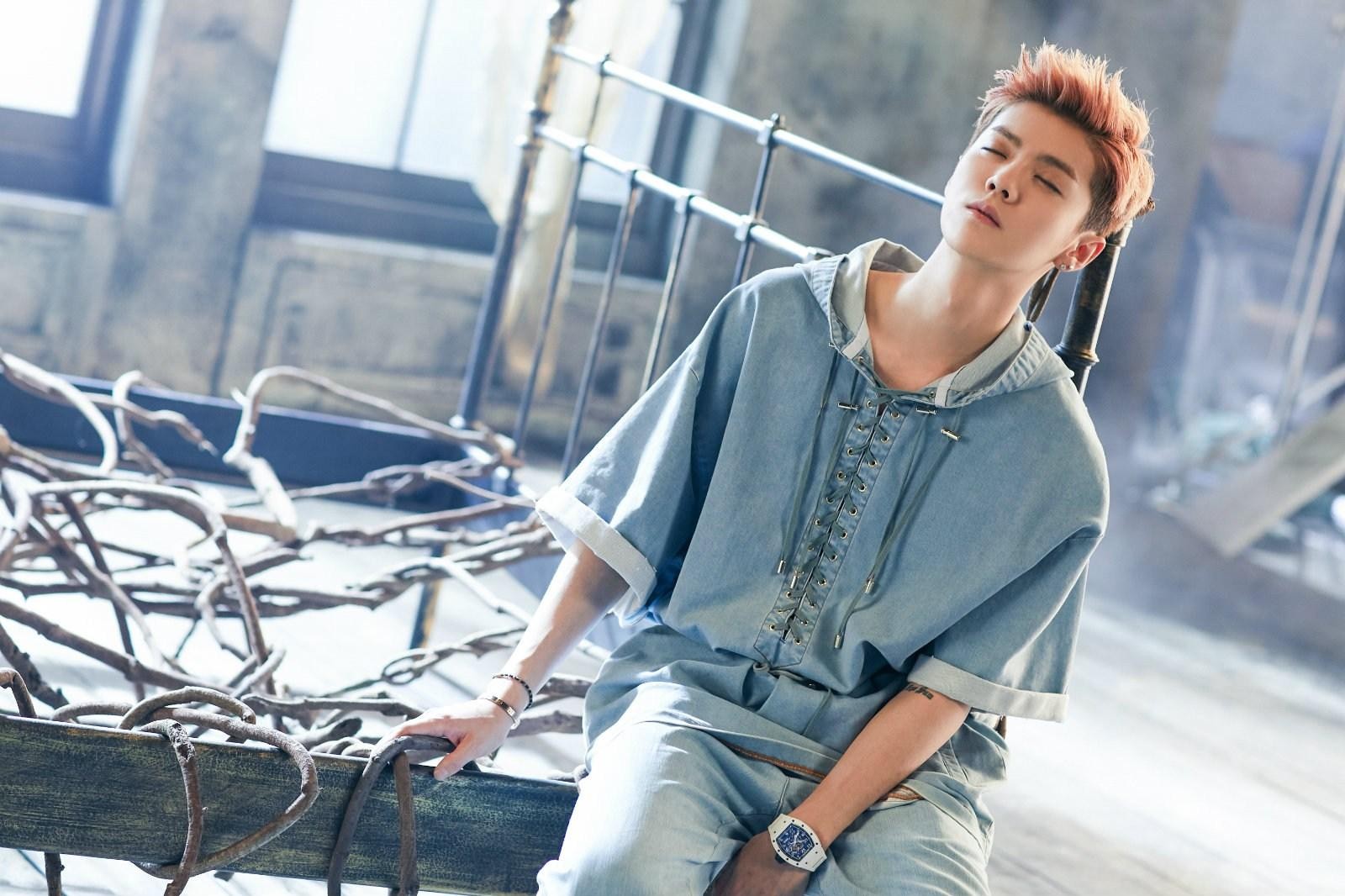 小鹿心机美颜，闪耀粉嫩夏天