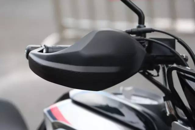 五羊本田猛鸷cb190x有时钟显示吗,猛鸷190对比新大洲本田cb190x