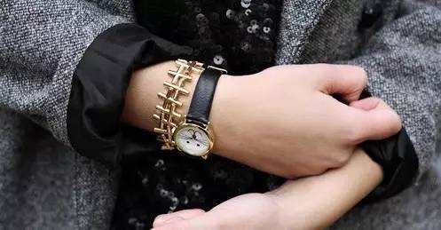 时与饰|“手”住年华,“链”念时光:八月首饰——手链