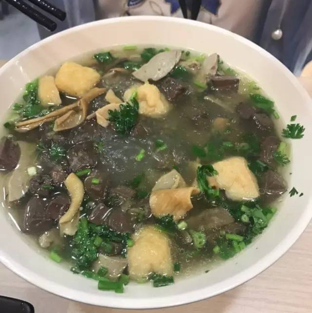 吴京鸭血粉丝汤,吴京南京吃的鸭血粉丝