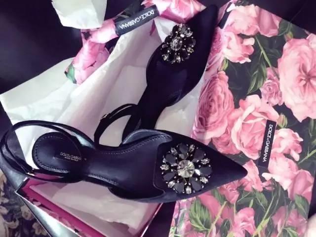 女生到底要有多少双RV、JIMMCHOO鞋才能满足啊？