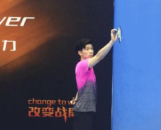 肖杰羽毛球反手高远球教学视频,羽毛球反手发力技巧演示高远球