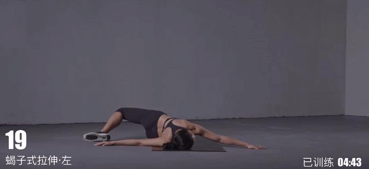 轻体瑜伽完整视频,拉伸运动全身放松15分钟瑜伽