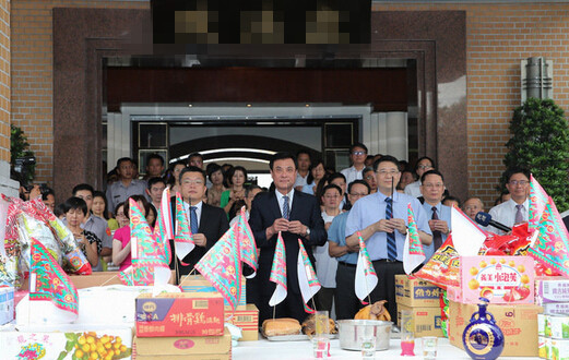 蔡英文穿长袖看棒球网友炸锅“空心菜”何时端上桌？