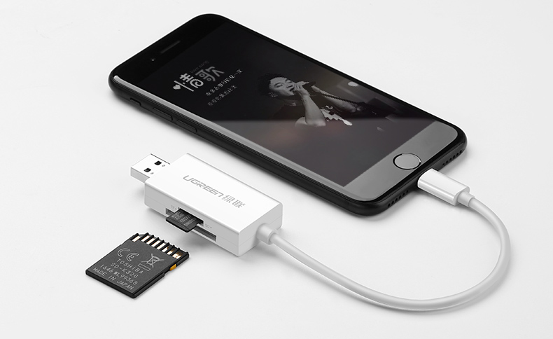这款手机读卡器很有特色,标配了Lightning闪电接头