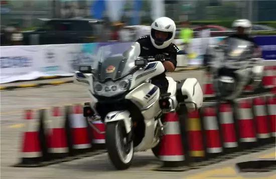 成都警察灌美国12球又赢巴西，这些专业队出来的才是真正的战狼