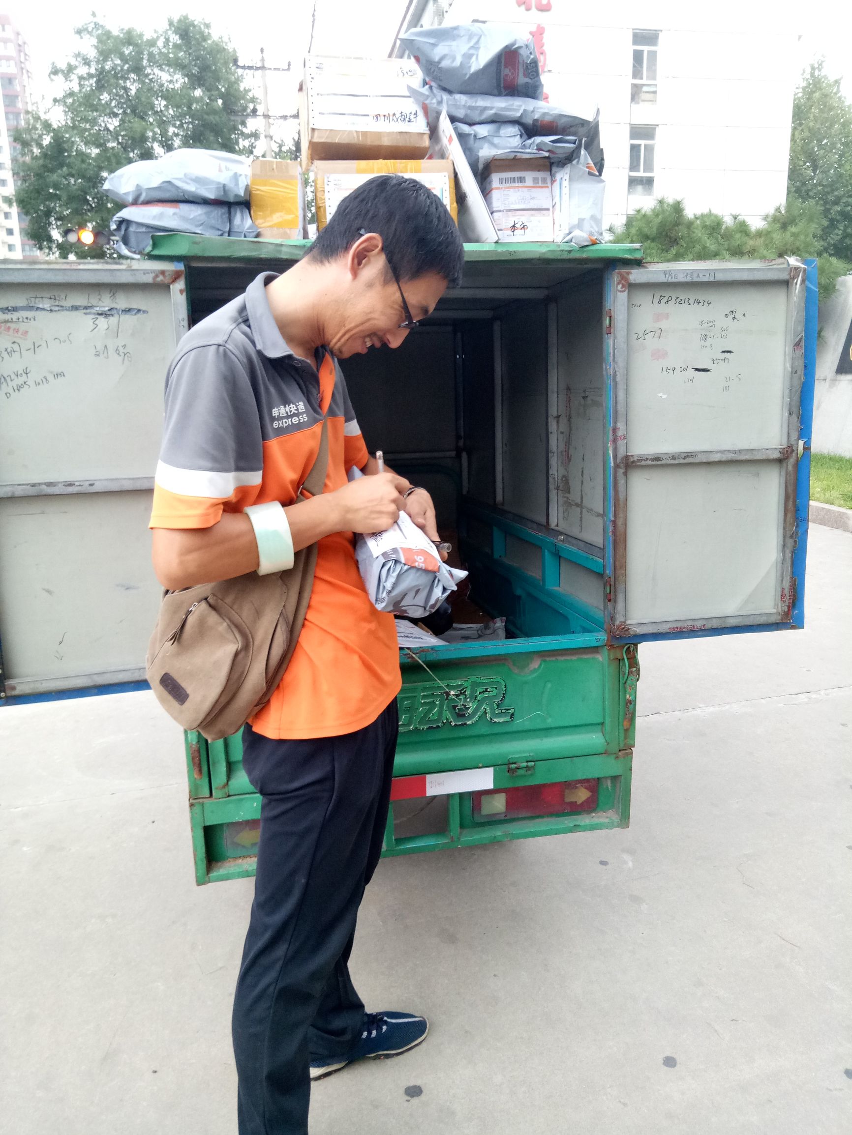 外卖员去送卫生巾,外卖员送卫生巾