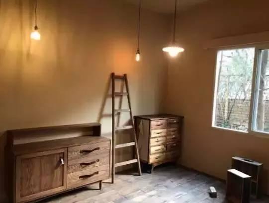 90后帅哥花3000元爆改出租屋后，又买了个破院子