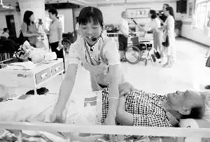 上海养老护理员工资多少,养老护理员工资一般多少钱