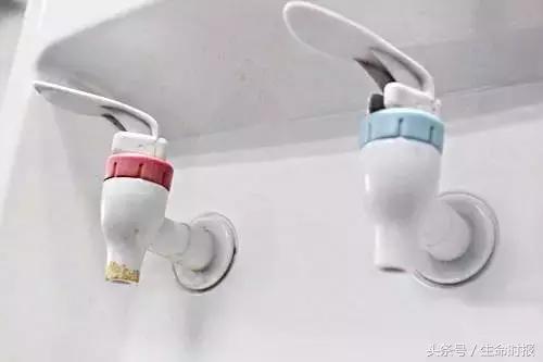 地板上的顽固污垢,地面污渍日常清洁