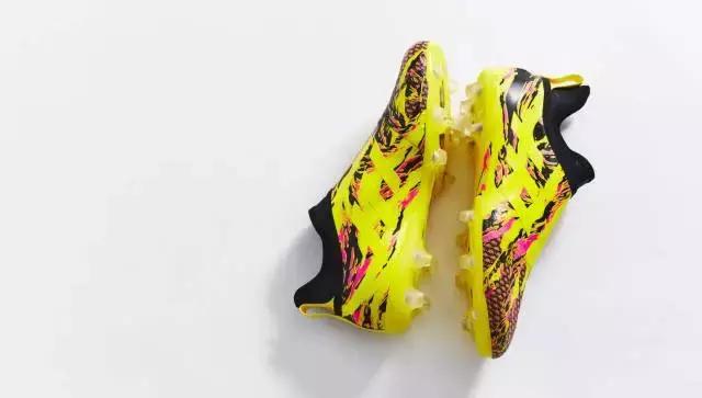 迷妹们都爱买爱豆代言的产品表忠心,这双暂时买不到的鞋先来了解