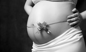 孕妇见红了但是还没入盆怎么办,请问怀孕初期见红了是流产先兆么