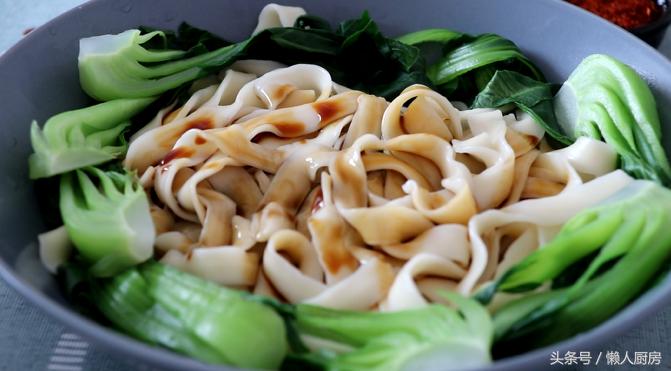教你做一碗油泼辣子面,教你做油泼面的方法