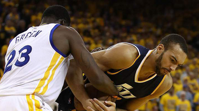 考神浓眉联手双塔,中锋凋零