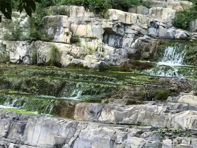 距京160公里,山水面积达5km²,双泉汇流誉为“十里画廊”