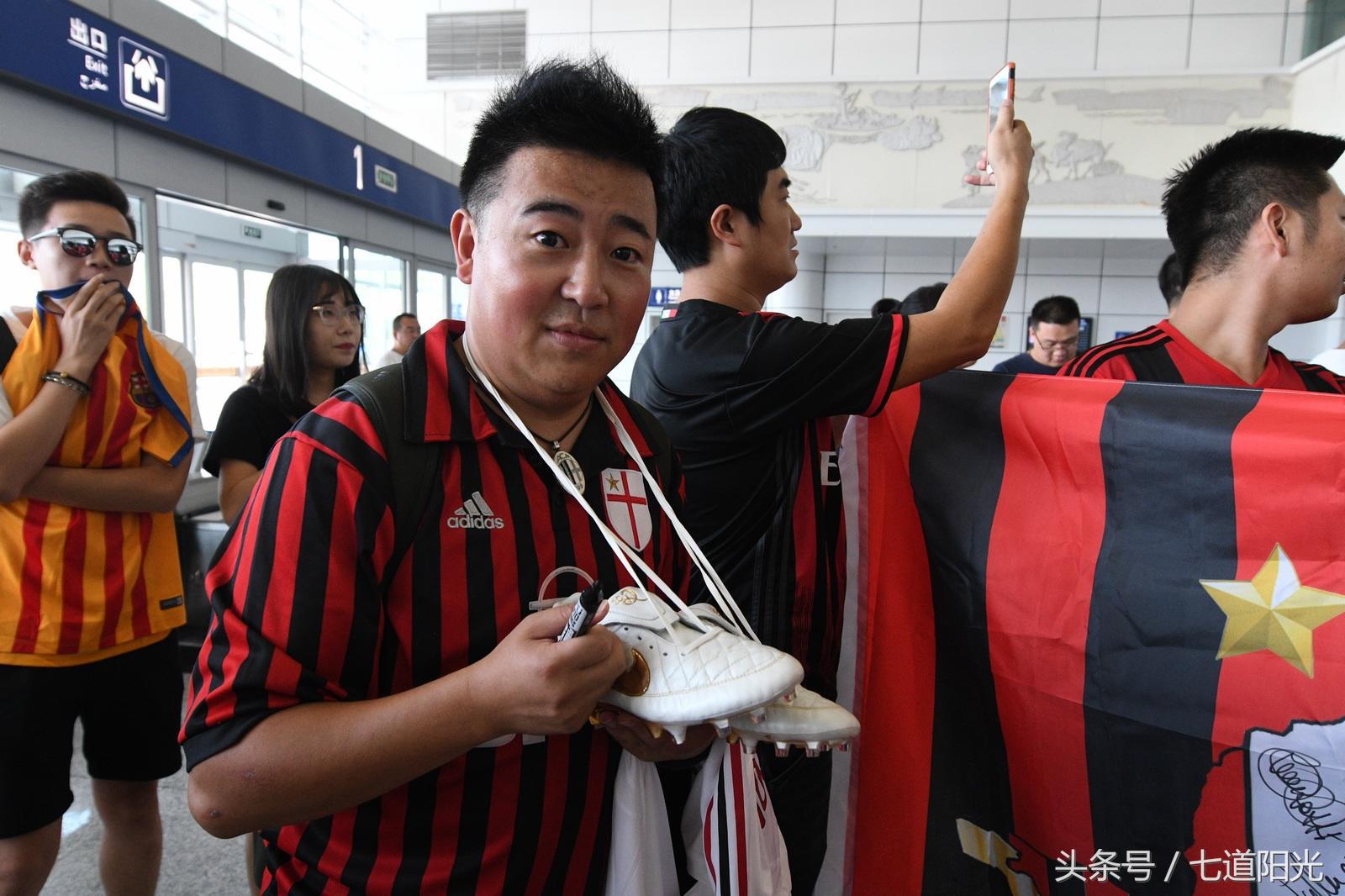 世界足球先生菲戈参加跑男,世界足球先生菲戈接受新华社采访