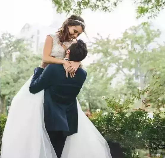 拍婚纱照感觉尴尬怎么办,拍婚纱照时尴尬动作