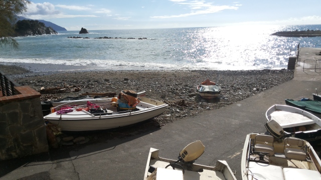浜氬緱閲屼簹娴峰哺鏃呮父,浜氬痉閲屼簹灏忛晣娴疯竟