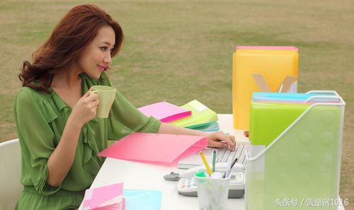 上班对着电脑擦隔离霜还是防晒霜,每天工作对着电脑脸发黄