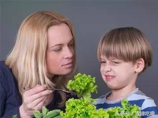 不愿做个只吃烤肉的*疆新**胖纸？九蔬，入驻万达，给你健康生活